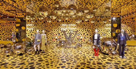 yayoi kusama louis vuitton store